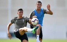 Cầu thủ Juventus phải kéo lệch khung thành để chặn Ronaldo ghi bàn