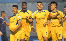 Phan Văn Đức ghi bàn giúp SLNA bay cao trên bảng xếp hạng V-League