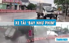 Ớn lạnh cảnh xe tải bay qua dải phân cách ‘như phim’, húc đổ cột điện