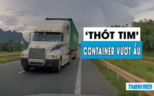 Tài xế ô tô ‘thót tim’ vì container vượt ẩu