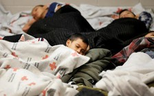 Gần 2.000 trẻ bị tách khỏi cha mẹ nhập cư trái phép ở Mỹ