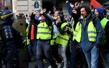 Tổng thống Pháp tiếp tục nhượng bộ sau biểu tình bạo lực ở Paris