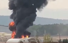 Pháo đài bay B-17 của Mỹ bốc cháy, 7 người chết