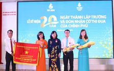 Trường THPT Lê Quý Đôn (Đồng Nai) đón nhận Cờ thi dua của Chính phủ