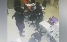 Cướp trạm thu phí Dầu Giây: Tên cướp kề dao, súng vào cổ nhân viên trạm