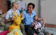 Rưng rưng người cha 'gà trống' chở che 2 con thơ giữa bộn bề Sài Gòn