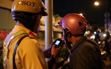 [VIDEO] Dân nhậu say không ký biên bản, xem CSGT xử trí thế nào?