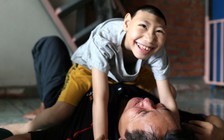 Người cha 'gà trống' ăn Tết cùng hai con teo não vì sợ con bệnh