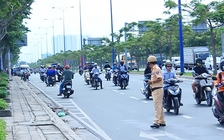 Người người bất ngờ quay đầu xe 'né' CSGT bắn tốc độ trên Đại lộ nghìn tỉ