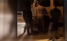 Nhóm người chặn xe trên cao tốc lấy tiền và livestream đối mặt hình phạt gì?