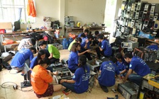 Sinh viên thu gom máy tính cũ sửa chữa tặng trẻ em nghèo