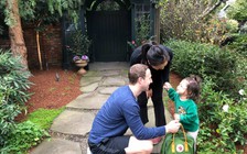Vợ chồng ông chủ Facebook Mark Zuckerberg lo lắng cho con gái ngày đầu đi học