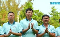 HLV Kim Sang-sik thấy 'nhân tố chuyên nghiệp' tại chung kết TNSV quốc tế 2026 cúp THACO