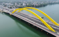 Cận cảnh cây cầu nghìn tỉ bắc qua sông Hương sắp thông xe
