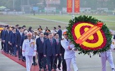 Tổng Bí thư Tô Lâm và đại biểu Đại hội XIV viếng Lăng Bác