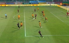 Ninh Bình ngược dòng hạ HAGL bằng siêu phẩm: Bản lĩnh lên tiếng đúng lúc