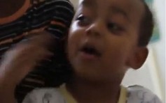 Video bé 2 tuổi hát rap gây “sốt”