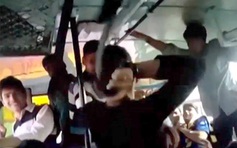 Ấn Độ: Hai chị em đánh trả 3 yêu râu xanh trên xe buýt