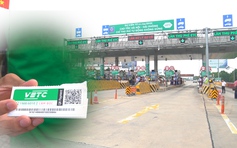 Xe dừng hàng loạt dán thẻ ETC trước cửa ngõ cao tốc Hà Nội – Hải Phòng