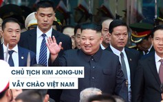 Khoảnh khắc Chủ tịch Kim Jong-un xuống tàu, vẫy tay chào Việt Nam