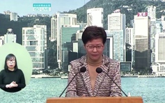 Bị chỉ trích vì không đeo khẩu trang, Trưởng đặc khu Hồng Kông nói gì?
