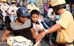 Nhiều phụ huynh 'né' đội mũ bảo hiểm cho trẻ trên 6 tuổi