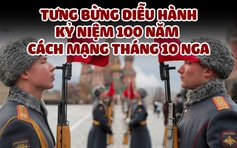 Đặt hoa tại lăng Lenin kỷ niệm 100 năm ngày Cách mạng Tháng 10 Nga