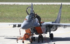 NATO lại xem xét ý tưởng chuyển chiến đấu cơ MiG-29, F-16 cho Ukraine