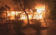 Nhà hàng giữa Buôn Ma Thuột cháy tan hoang sau hỏa hoạn kinh hoàng