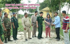 Trao trả 14 con trâu, bò bị mất trộm cho người dân Campuchia