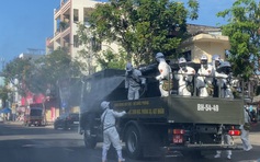 Quân đội phun khử khuẩn diện rộng, “rửa sạch” điểm nóng Covid-19 ở Đà Nẵng