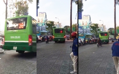 [VIDEO] Xe buýt thản nhiên 'leo vỉa hè' ở trung tâm có phạm luật giao thông?