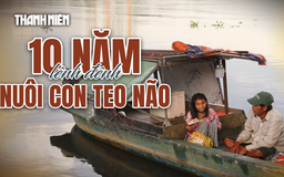 Vì con mà sống: 10 năm lấy xuồng làm nhà, từng ngày nuôi con teo não