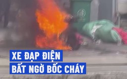 Xe đạp điện bất ngờ cháy ngùn ngụt trước kho hàng