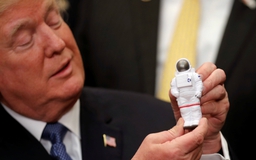 Tổng thống Trump chỉ đạo NASA đưa người lên Mặt Trăng