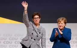 Người được Thủ tướng Đức Merkel lựa chọn đắc cử chủ tịch đảng