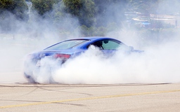 [VIDEO] Dàn xe Audi ‘đốt lốp’ trên đường băng sân bay Phú Quốc