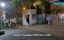 Phụ huynh đi nhập học cùng con từ 4 giờ sáng