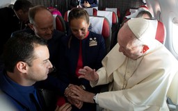 Đức Giáo hoàng chủ trì đám cưới trên không