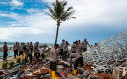 Số thương vong vì sóng thần ở Indonesia tăng lên gần 400 người