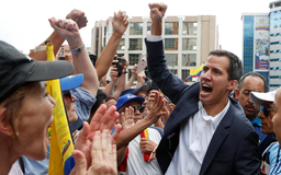 Tổng thống Venezuela tiếp tục bị gây sức ép