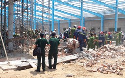 Sập tường nhà xưởng đang xây làm 6 người chết