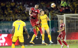 Cắt đứt chuỗi bất bại của SLNA, TP.HCM giữ vững ngôi đầu