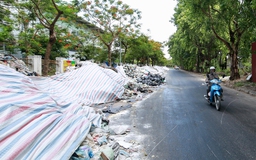 Dân chặn xe rác vào bãi Nam Sơn: Hà Nội xuất hiện ‘con đường rác’