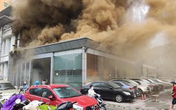 Cháy nhà hàng tại Hà Nội, khói bốc cao ngùn ngụt