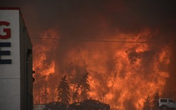 Cháy rừng lớn ở Canada, hàng ngàn người sơ tán