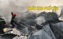 Cháy dữ dội ở kho phế liệu khóa kín cửa trong khu dân cư