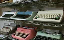 Thời 4.0, vì sao giới trẻ Mỹ quay về với máy đánh chữ cổ điển?