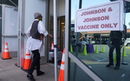 Vắc xin Covid-19 Johnson & Johnson 'ế' vì người Mỹ lo kém an toàn
