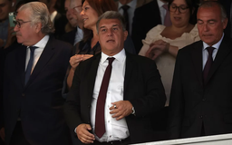 Chủ tịch Barcelona, Laporta bị trọng tài ghi báo cáo vì hành vi gây hấn
